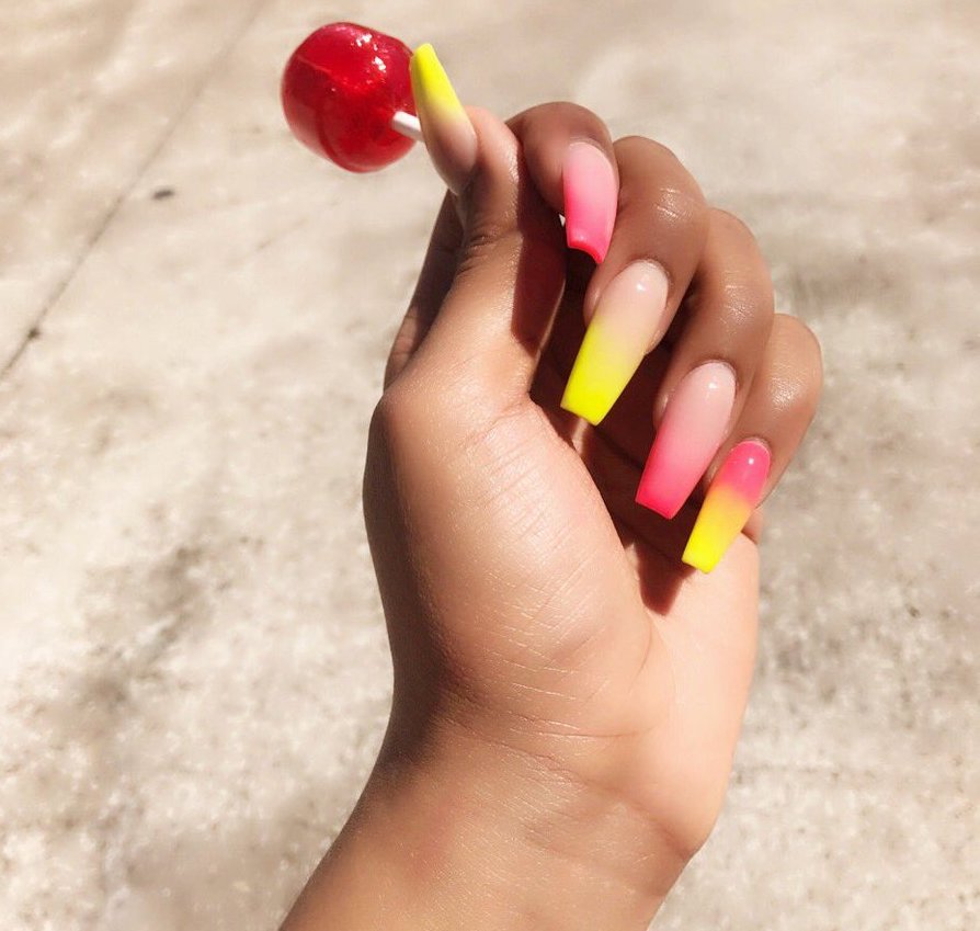 Hot Girl Nails - NAILCON